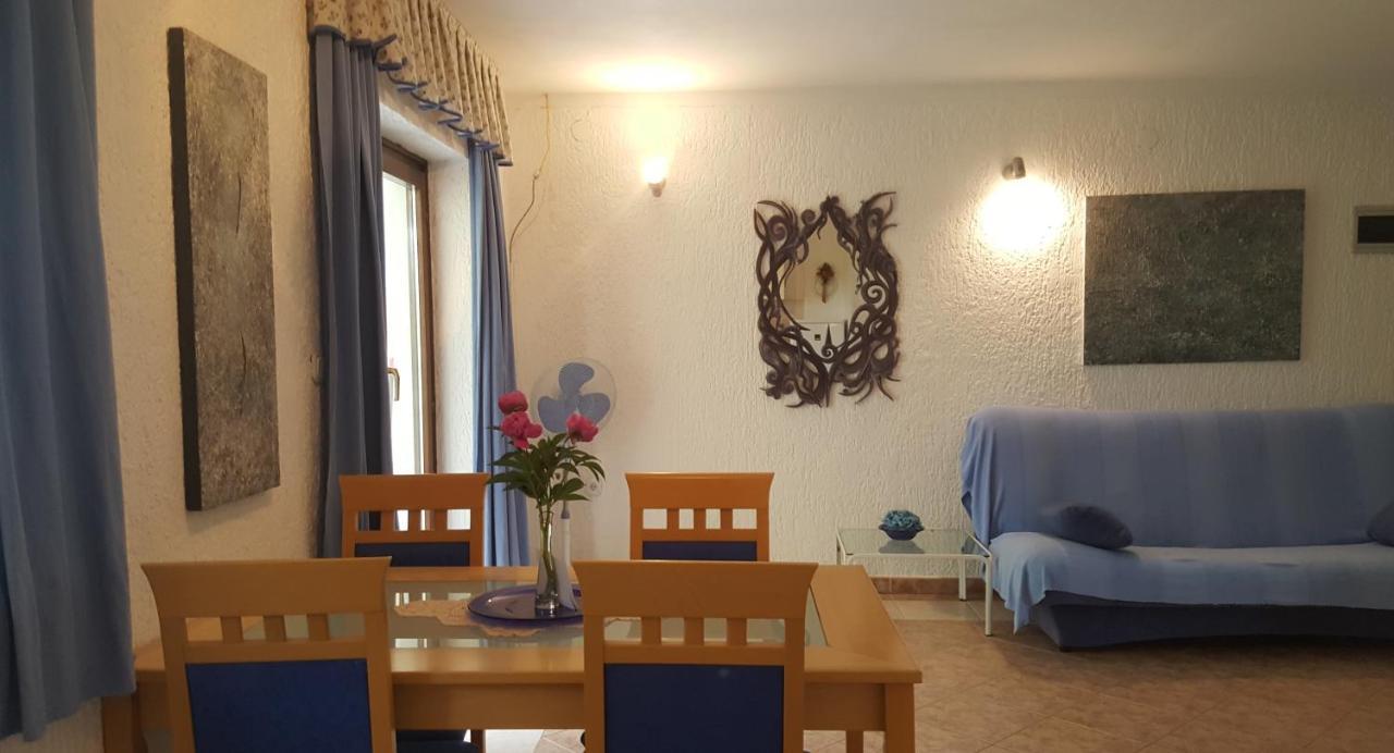 Apartments Coki Фунтана Екстериор снимка